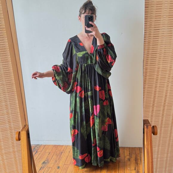 FARM Rio Dresses & Skirts - NWT FARM RIO Anthurium V-neck Floral Maxi Dress